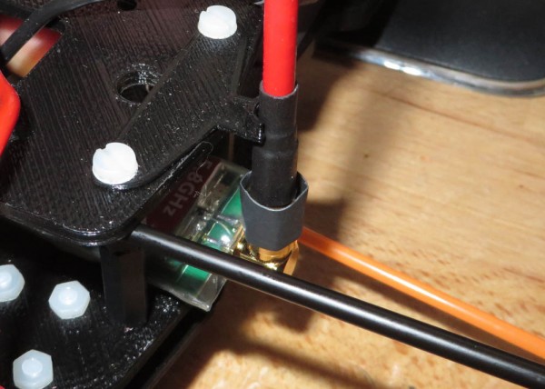 web_IMG_1719.jpg (116.5 KiB) 54952 mal betrachtet Abstützung für die Antenne