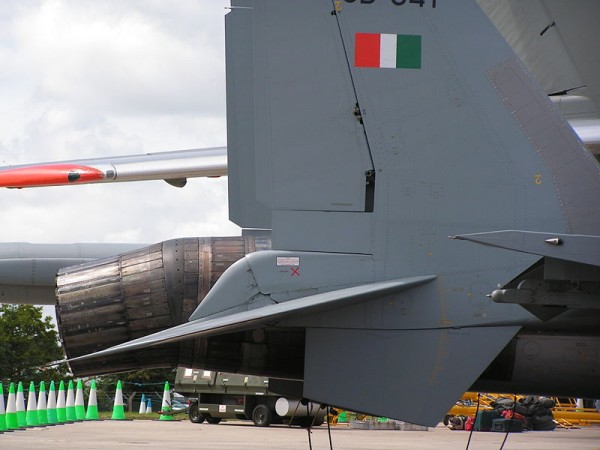 800px-Su-30MKI_tail.jpeg (62.06 KiB) 3754 mal betrachtet 800px-Su-30MKI_tail.jpeg